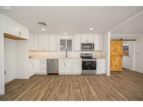 Kitchen - 823 4th St, Springfield, OR 97477 photo 1 of 2