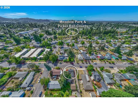 View/Area - 823 4th St, Springfield, OR 97477 photo 4 of 5