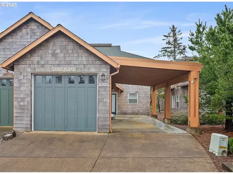 1205 Pansy Ct, Rockaway Beach, OR 97136
