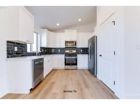 Kitchen - 221 SW Chickadee Dr, Boardman, OR 97818 photo 1 of 2