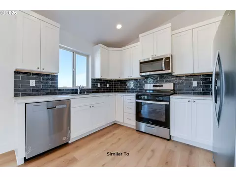 Kitchen - 221 SW Chickadee Dr, Boardman, OR 97818 photo 2 of 2