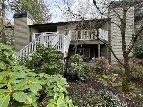 5058 Foothills Dr #F, Lake Oswego, OR 97034