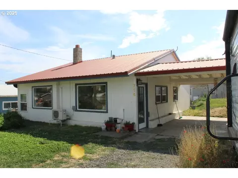 715 SW 15th St, Pendleton, OR 97801 photo 1