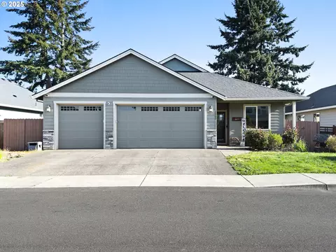1085 E 1st Ave, Estacada, OR 97023