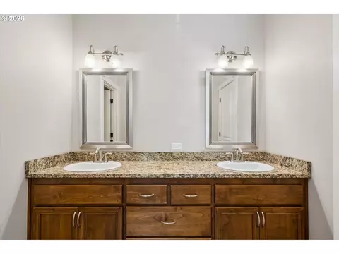 Bath - 360 Mia Ln, Eugene, OR 97401 photo 4 of 5
