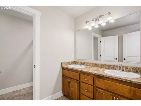 Bath - 360 Mia Ln, Eugene, OR 97401 photo 2 of 5