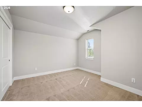 Bedroom - 360 Mia Ln, Eugene, OR 97401 photo 4 of 6