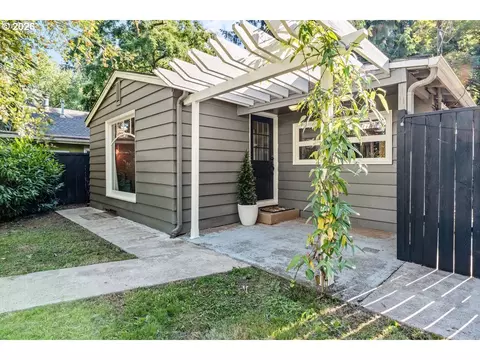 9101 SW 23rd Dr, Portland, OR 97219