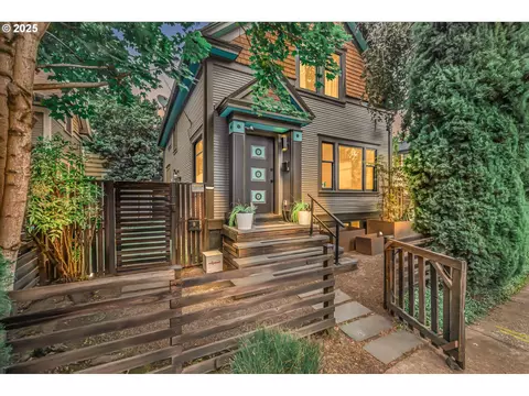 3083 SE Stark St, Portland, OR 97214