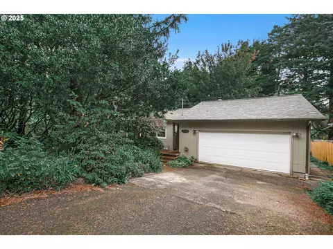 7113 SW Abalone St, South Beach, OR 97366