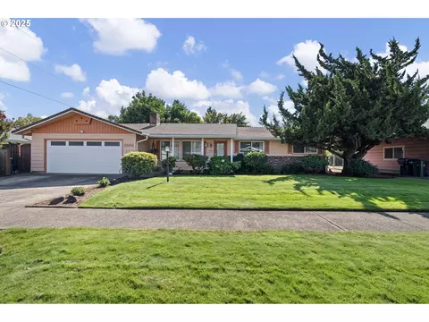 2556 Dover Dr, Eugene, OR 97404