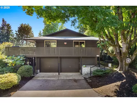 2090 Valley View Dr, West Linn, OR 97068