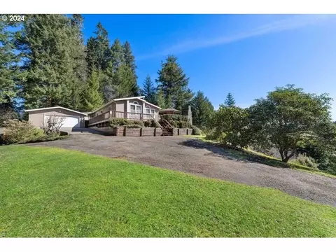 305 Hilltop Dr, Lakeside, OR 97449