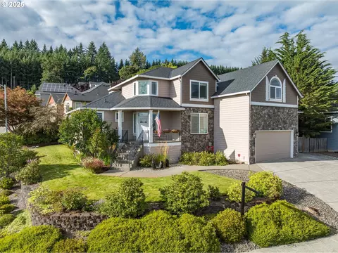 503 E 18th St, La Center, WA 98629