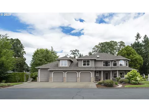 795 NE Rogahn St, Hillsboro, OR 97124