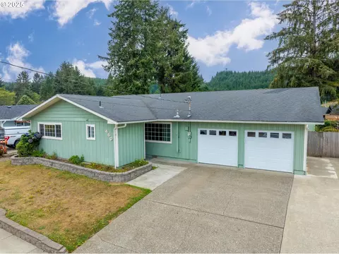 460 Regents Pl, Reedsport, OR 97467
