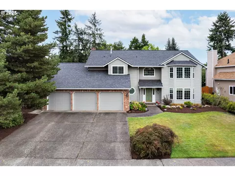 575 NE Goldie Dr, Hillsboro, OR 97124