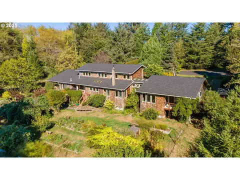 66876 Robin Rd, North Bend, OR 97459