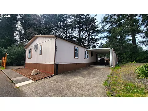 540 Shorepines Ct, Coos Bay, OR 97420