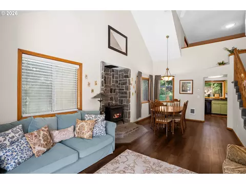 Living - 68295 E Twinberry Loop, Welches, OR 97067 photo 2 of 3