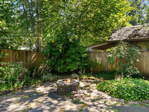 Exterior - 68295 E Twinberry Loop, Welches, OR 97067 photo 7 of 10
