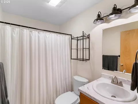 Bath - 68295 E Twinberry Loop, Welches, OR 97067 photo 3 of 3