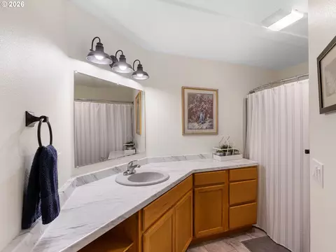Bath - 68295 E Twinberry Loop, Welches, OR 97067 photo 1 of 3