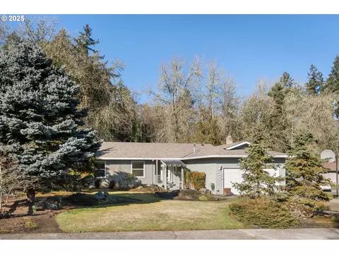 1081 NE 5th Dr, Hillsboro, OR 97124