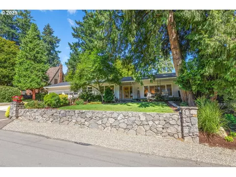 411 Ridgeway Rd, Lake Oswego, OR 97034
