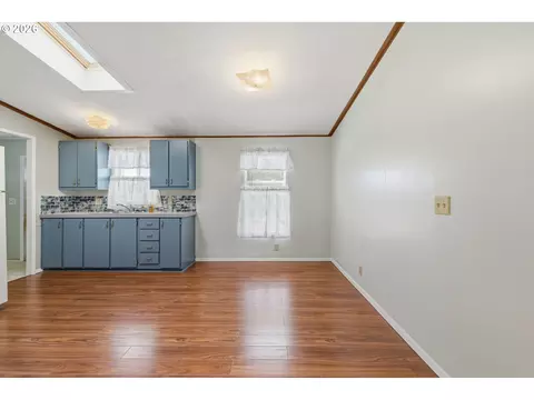 Living - 4966 Parsons Ave, Eugene, OR 97402 photo 4 of 5
