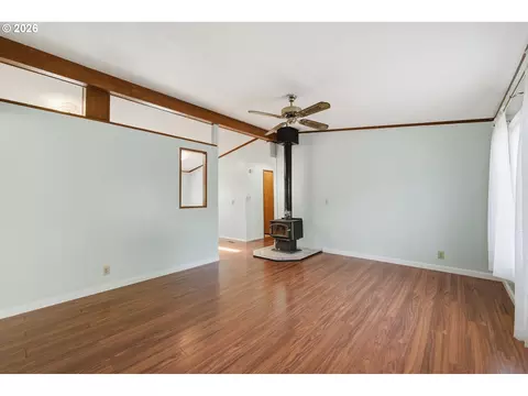 Living - 4966 Parsons Ave, Eugene, OR 97402 photo 3 of 5