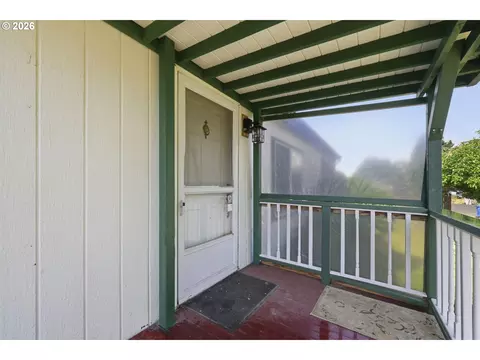 Exterior - 4966 Parsons Ave, Eugene, OR 97402 photo 1 of 8