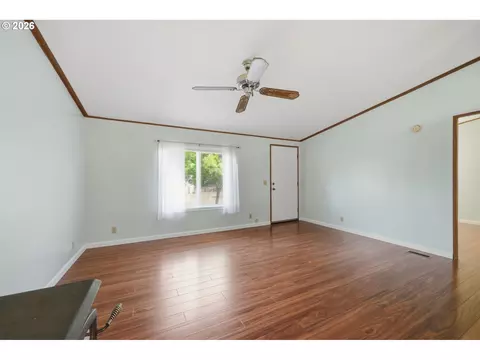 Living - 4966 Parsons Ave, Eugene, OR 97402 photo 2 of 5