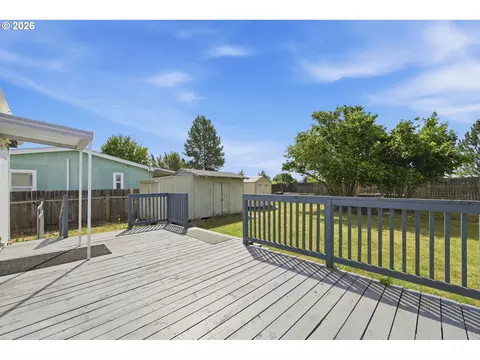 Exterior - 4966 Parsons Ave, Eugene, OR 97402 photo 3 of 8
