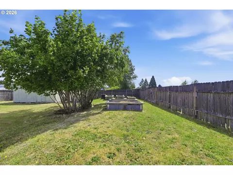 Exterior - 4966 Parsons Ave, Eugene, OR 97402 photo 8 of 8
