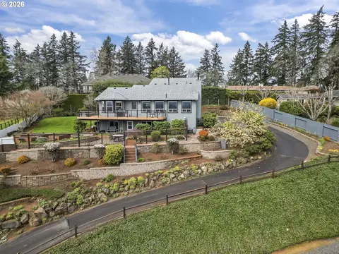 242 NW Walnut Ave, Dundee, OR 97115