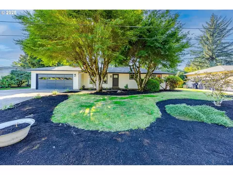 2795 Kalmia St, Eugene, OR 97404