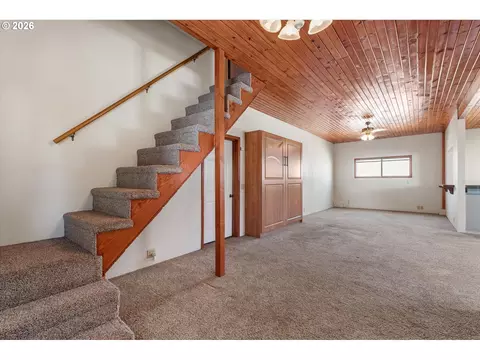 Living - 1790 Cedar St, Elgin, OR 97827 photo 4 of 5