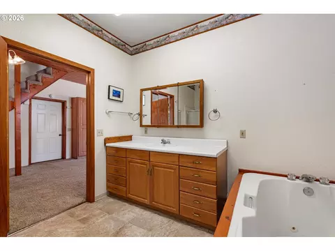 Bath - 1790 Cedar St, Elgin, OR 97827 photo 2 of 3