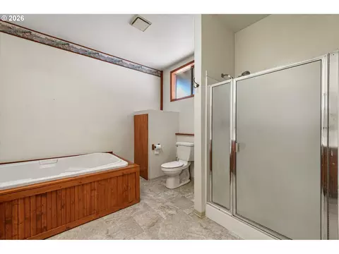 Bath - 1790 Cedar St, Elgin, OR 97827 photo 1 of 3