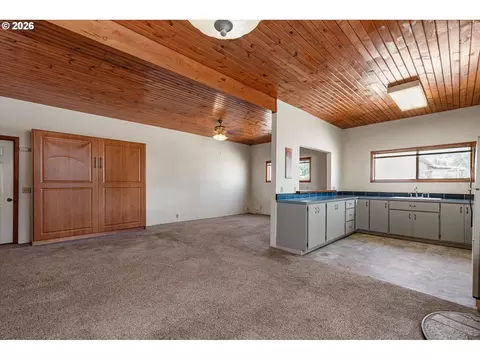 Living - 1790 Cedar St, Elgin, OR 97827 photo 3 of 5