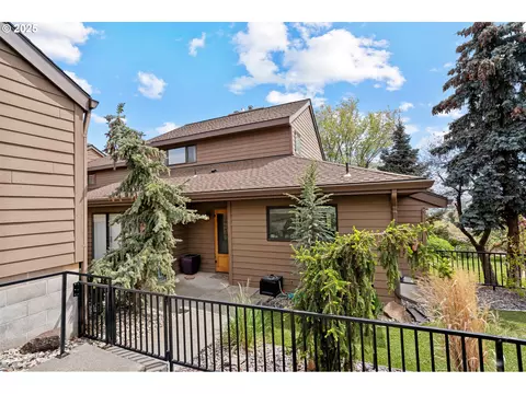 1034 NW 12th St #A, Pendleton, OR 97801