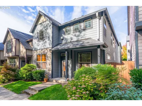 925 SW Mozart Ter, Portland, OR 97225