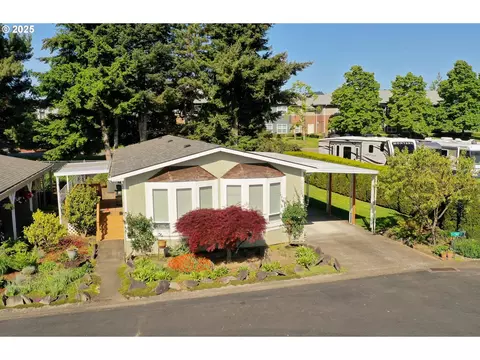 51587 SE Oak Grove Dr, Scappoose, OR 97056