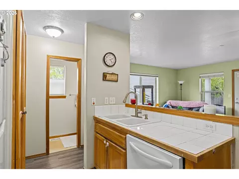 Kitchen - 5307 SE 13th Ct, Gresham, OR 97080 photo 4 of 4