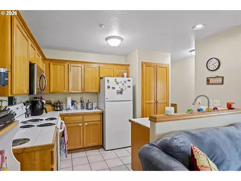 Kitchen - 5307 SE 13th Ct, Gresham, OR 97080 photo 1 of 4