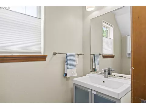 Bath - 5307 SE 13th Ct, Gresham, OR 97080 photo 1 of 4