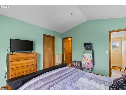 Bedroom - 5307 SE 13th Ct, Gresham, OR 97080 photo 3 of 5