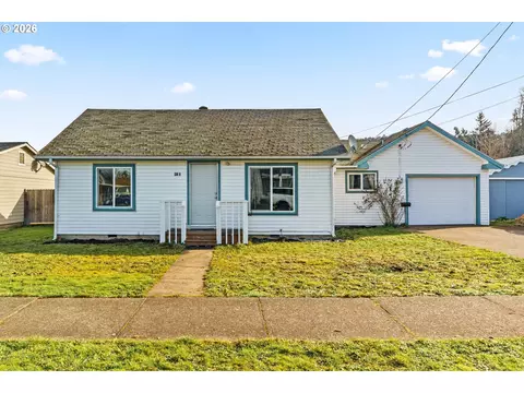 910 S 10th St, Cottage Grove, OR 97424