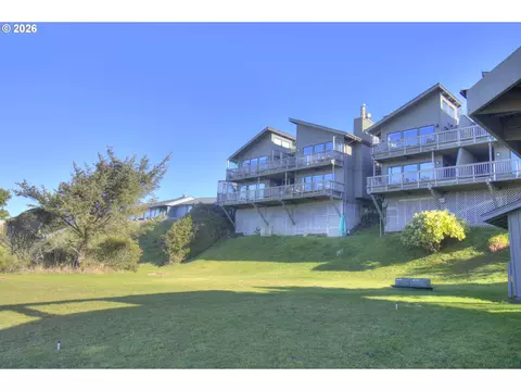 29134 Ellensburg Ave #2, Gold Beach, OR 97444